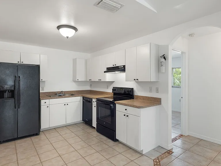221 Meadow Rd — Photo 10