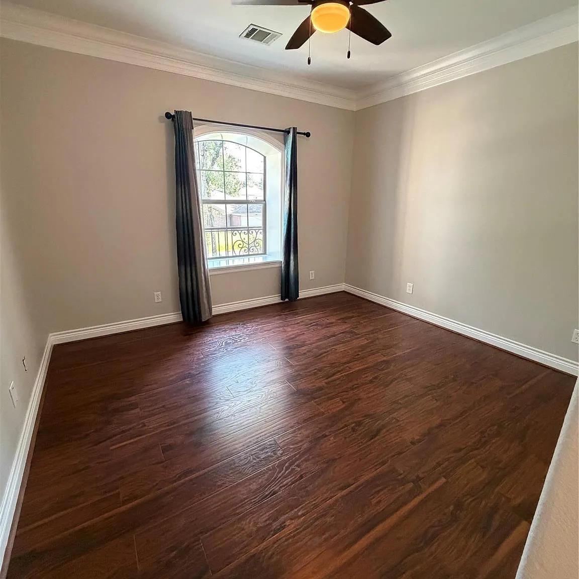 5 bed, 3.5 bath, 2595 sqft, $3,500 — Photo 3