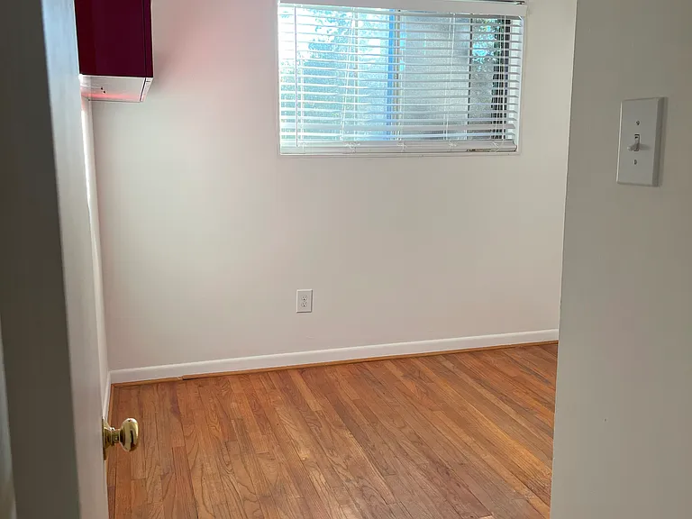 10518 Weymouth St #103 — Photo 11