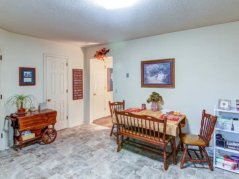 Tiffany Lane Duplexes — Photo 6