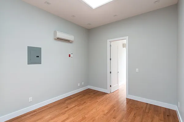 Rented by Nooklyn NYC LLC | media 11