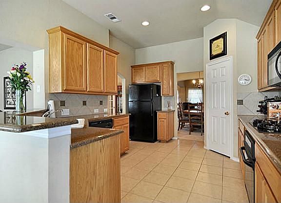 5th image of 221 Red Bluff Dr