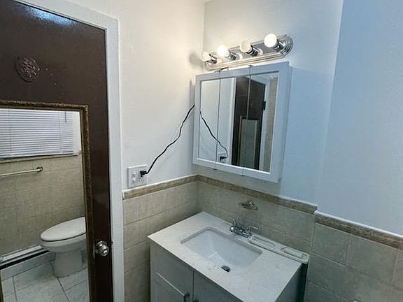 4th image of 151 Mallory Ave #2