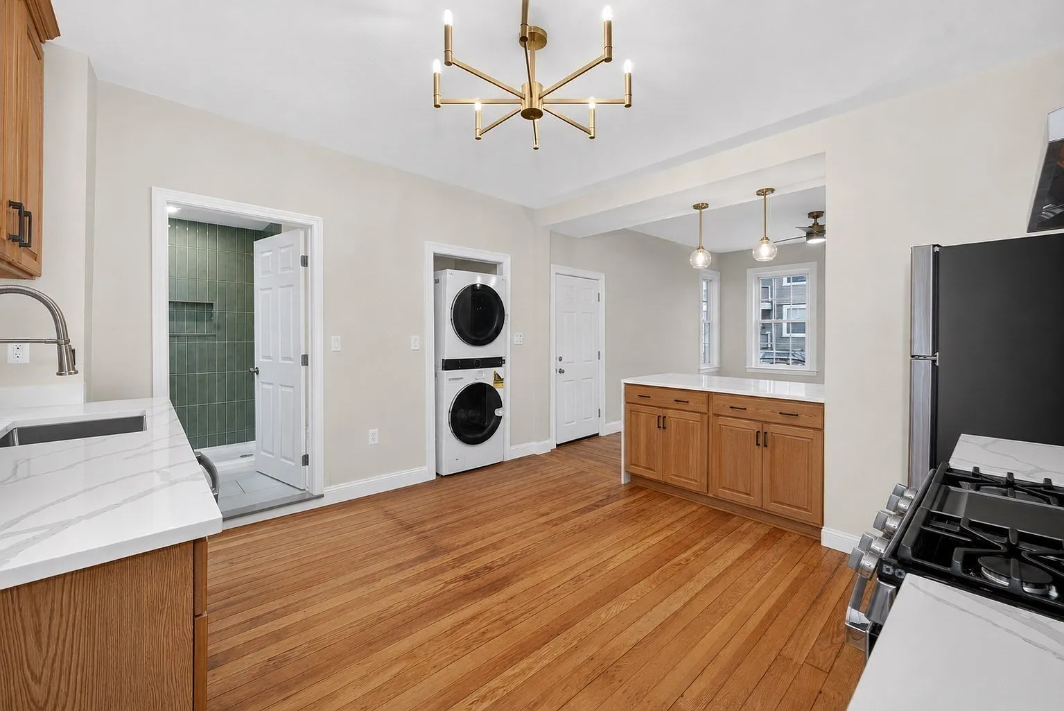 5 bed, $4,800 — Photo 1