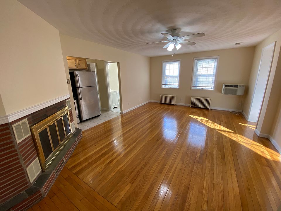 1st image of 33 Chestnut St