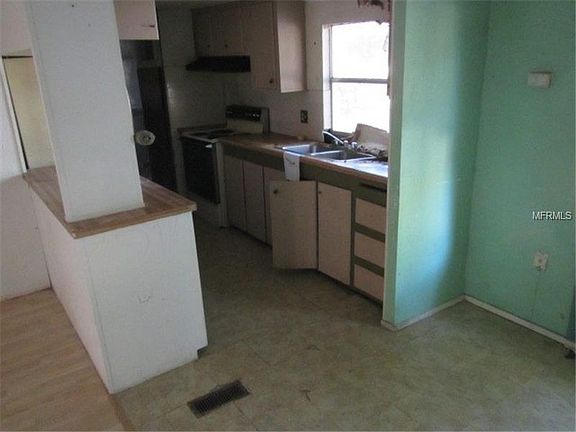 4th image of 1421 Carlisle Dr