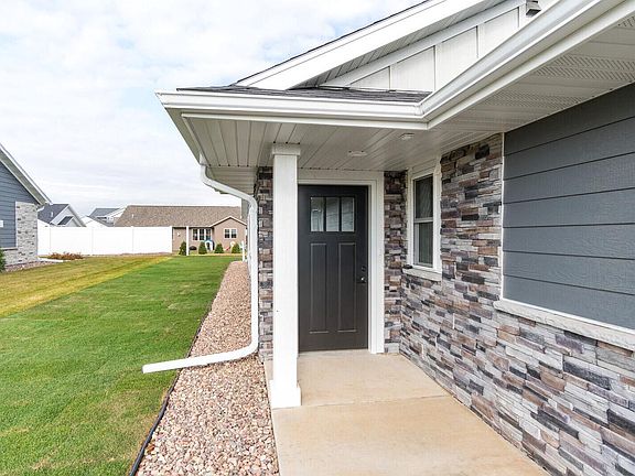 3rd image of 1635 Red Clover STREET