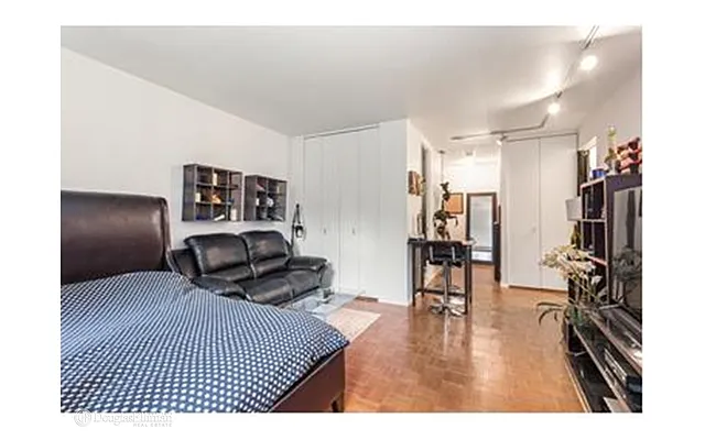 Rented by Douglas Elliman | media 18