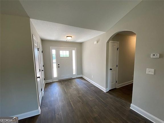 2nd image of 2180 Savannah Dr