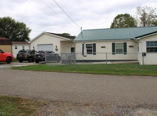 56 3rd St, Rayland, OH 43943