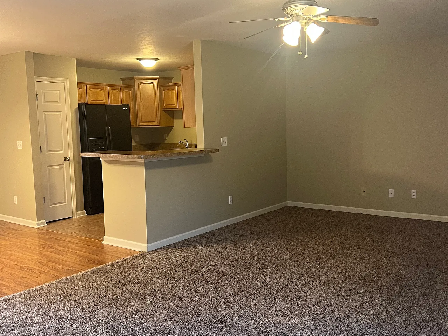 3 bed, 2.5 bath, 1884 sqft, $1,745 — Photo 4