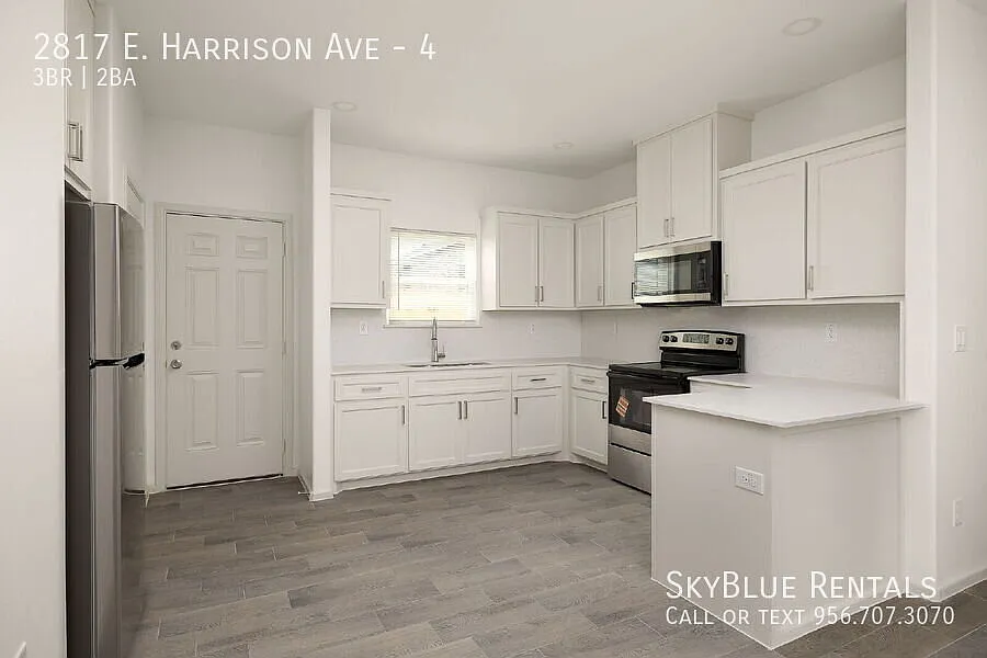 "Charming 3-Bed, 2-Bath Alton Apartment with Sleek Granite Finishes!" — Photo 4