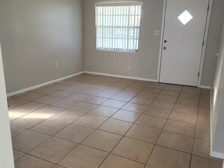 10820 Margaret Dr — Photo 8