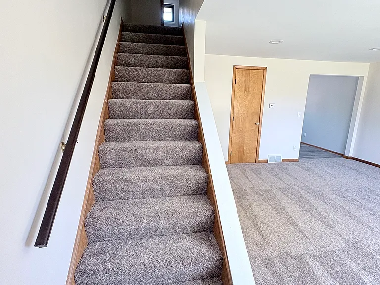 231 Greenmeadow Dr — Photo 7