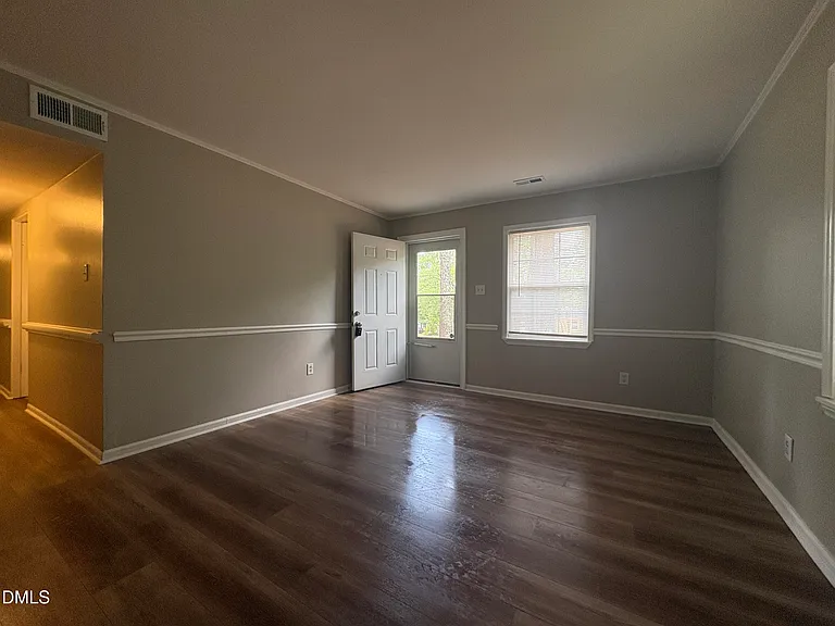 745 Grantland Dr — Photo 8