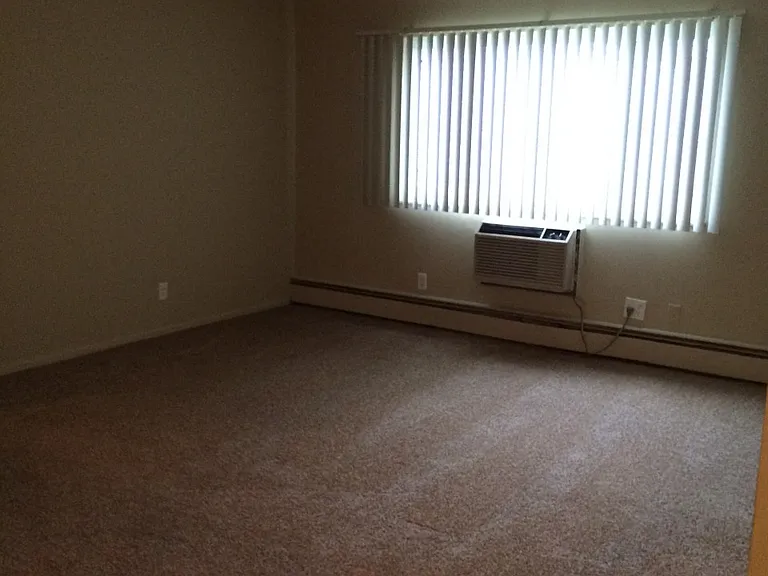 Holland Gardens Apartments — Photo 50