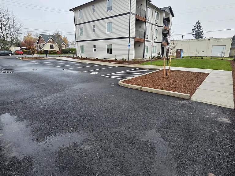 650 1st Ave SE — Photo 3