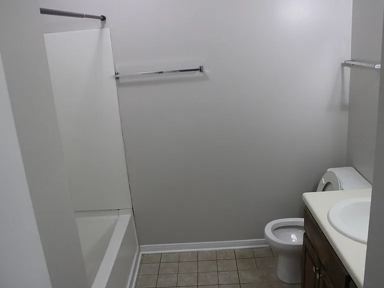 439 N Magnolia St — Photo 8