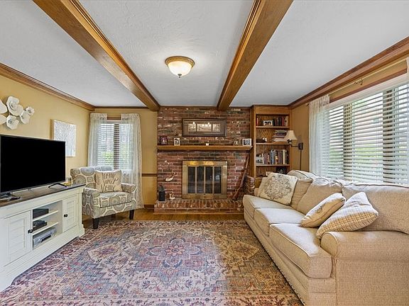 3rd image of 1509 Holly Hill Dr