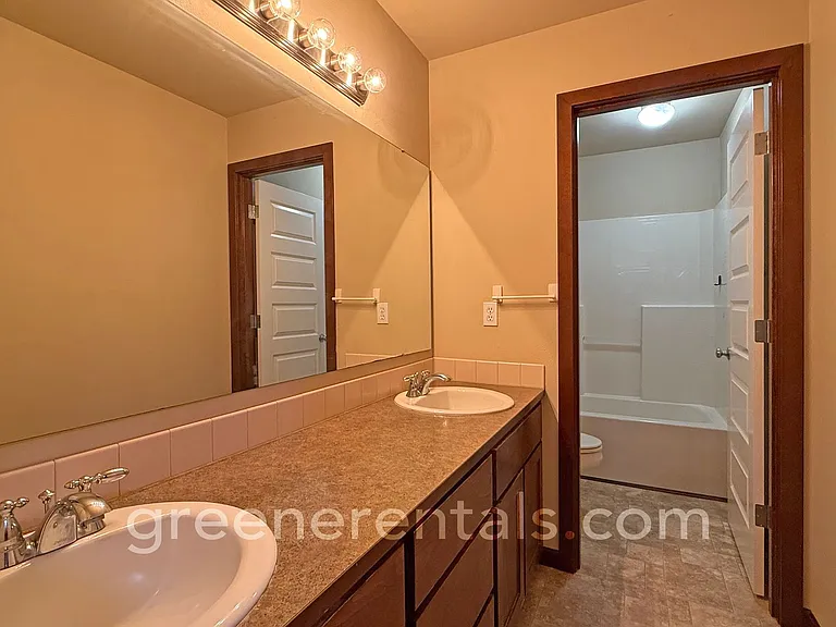 611 H St SW — Photo 33