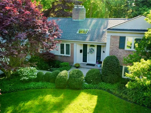 85 Brookwood Rd, Rochester, NY 14610