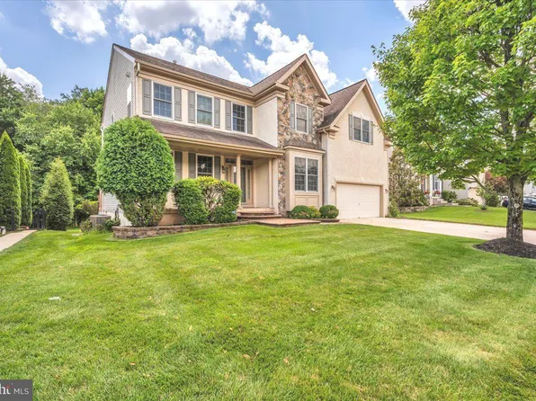 68 Hillside Ln, Mount Laurel, NJ 08054