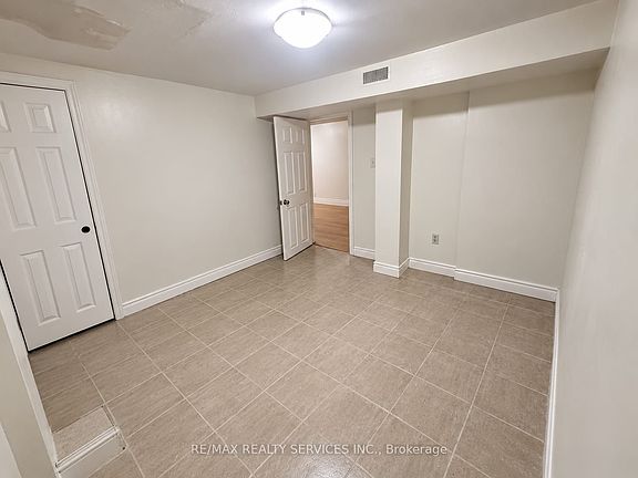 5th image of 50 Banting Cres