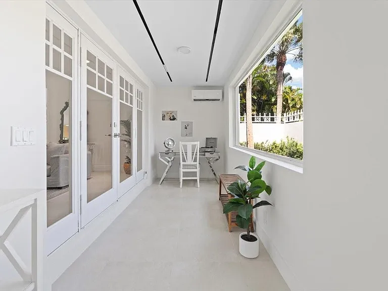 1635 Seabreeze Blvd — Photo 11