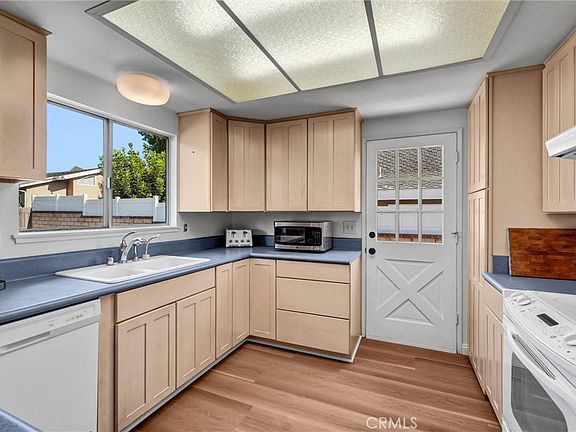 5th image of 17362 Breda Ln