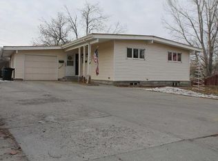 1132 Sherry Dr, Riverton, WY 82501