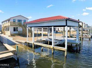 4054 4th St, Surf City, NC 28445