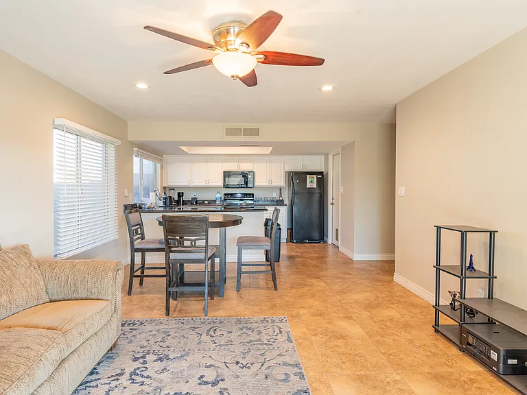 2105 N Los Altos Dr #4 — Photo 2
