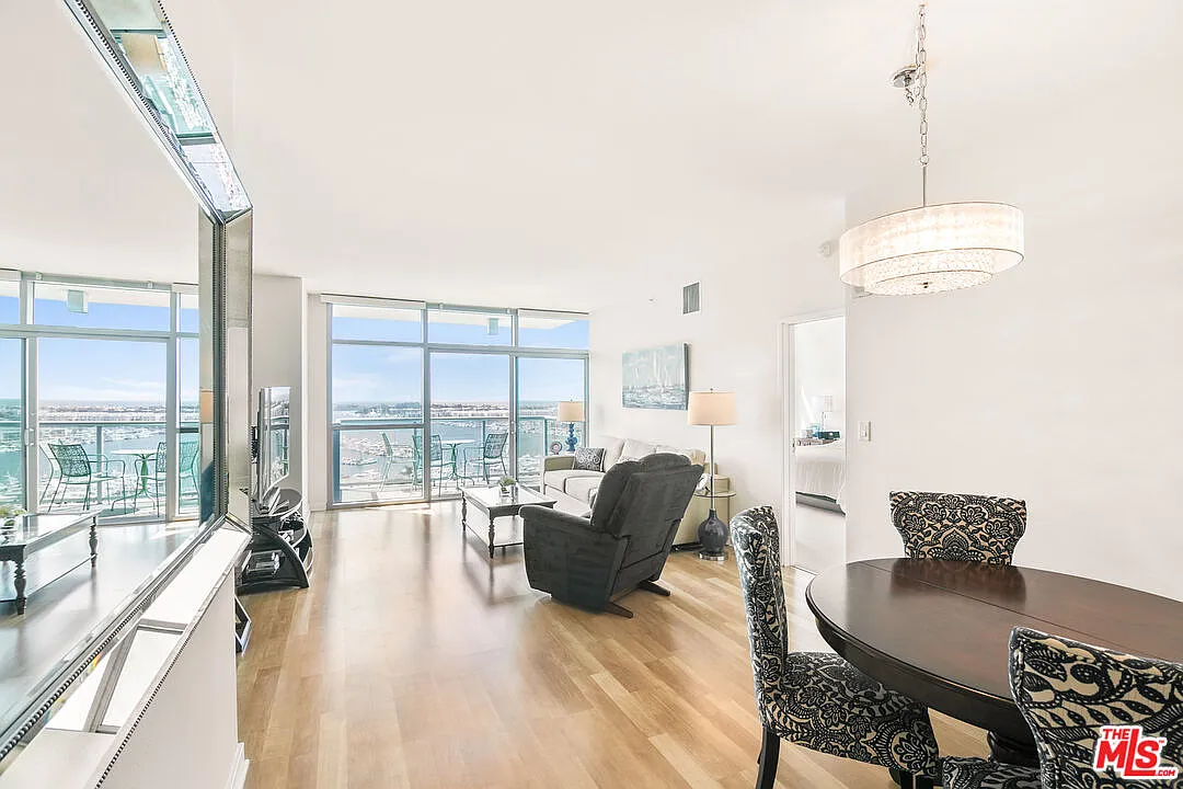 2 bed, 2.5 bath, 1630 sqft, $6,800 — Photo 4