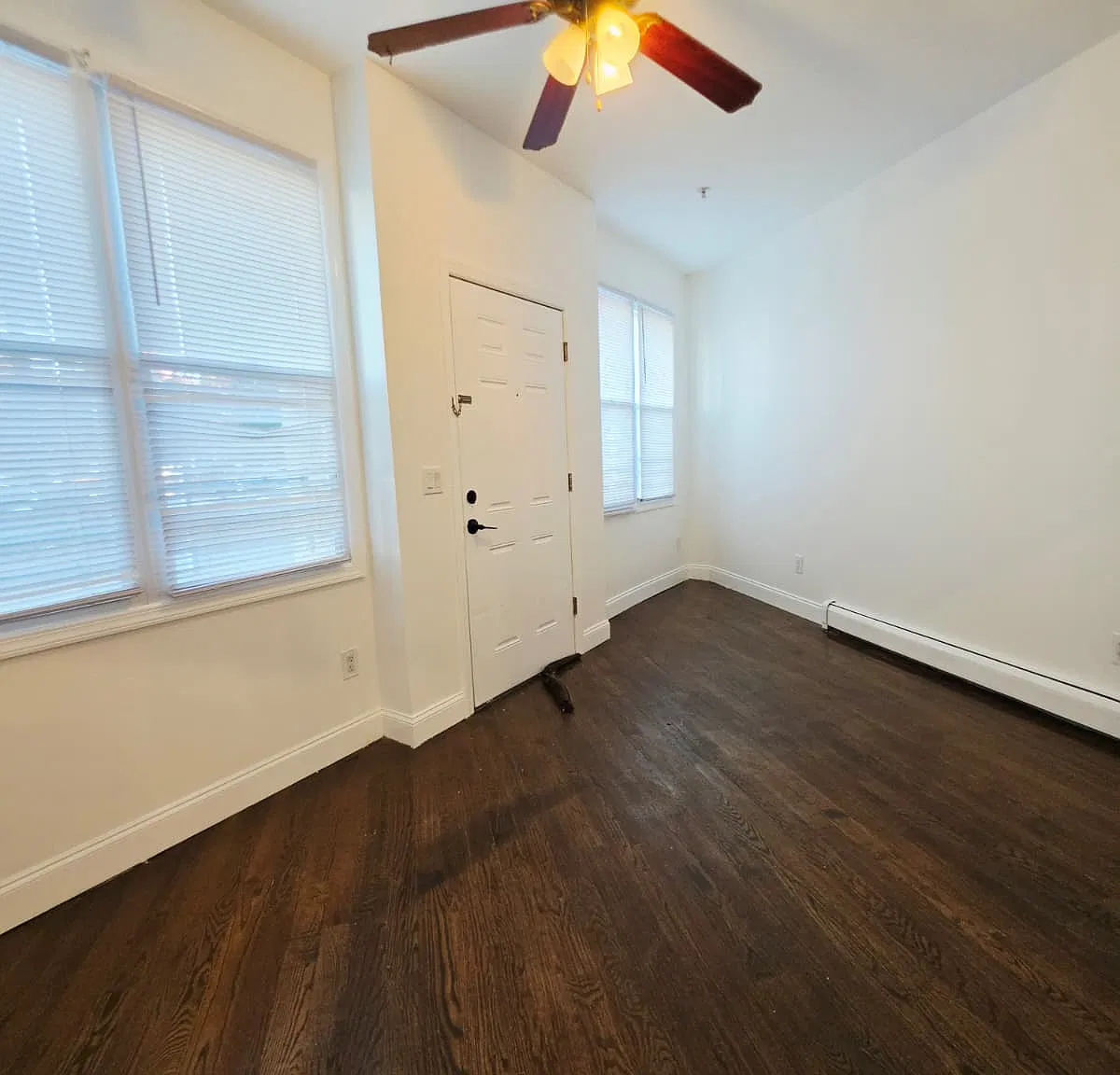 3 bed, 1000 sqft, $2,200 — Photo 3