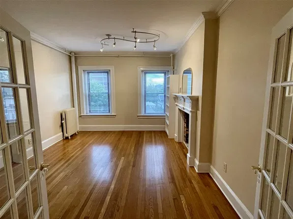 877 Massachusetts Ave #6H, Cambridge, MA 02139