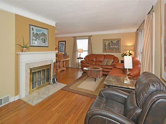 3rd image of 4476 W 213th St