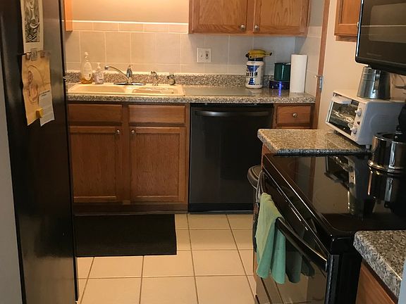 3rd image of 7121 Laverne Ln APT 2A