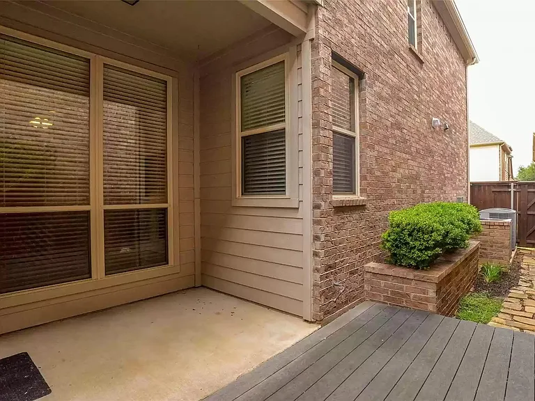 231 Carrington Ln — Photo 29