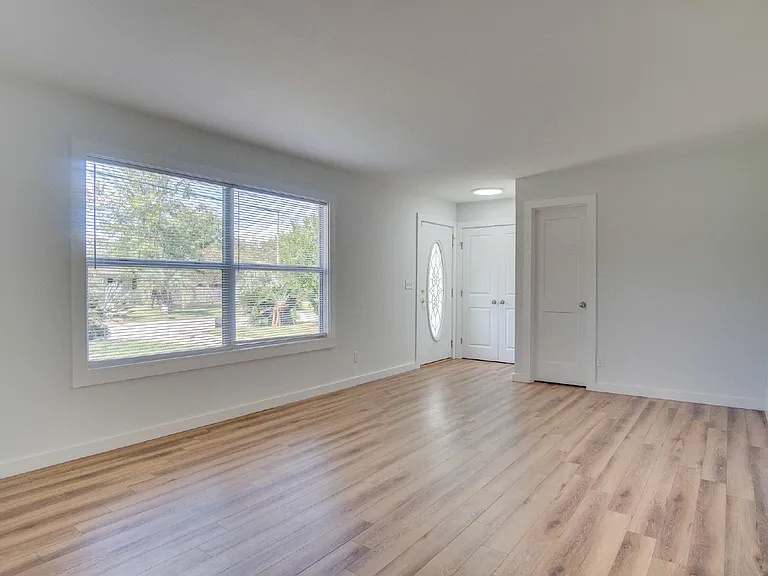 3371 Wellington Rd — Photo 4