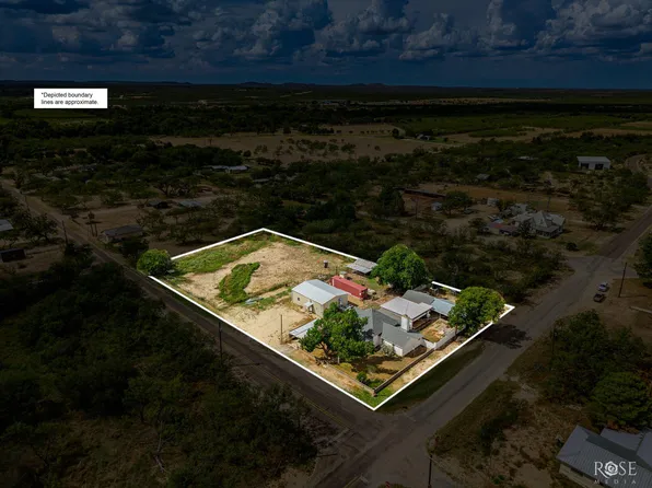 211 Wabash Ave, Mertzon, TX 76941