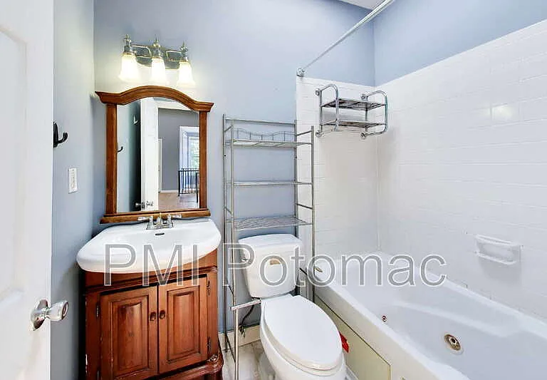 821 12th St NE — Photo 16