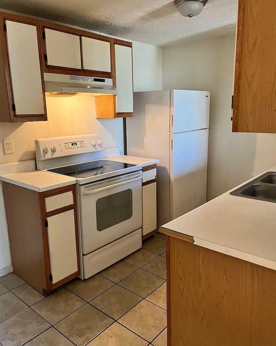 1 bed, 1.5 bath, 800 sqft, $1,000 — Photo 3