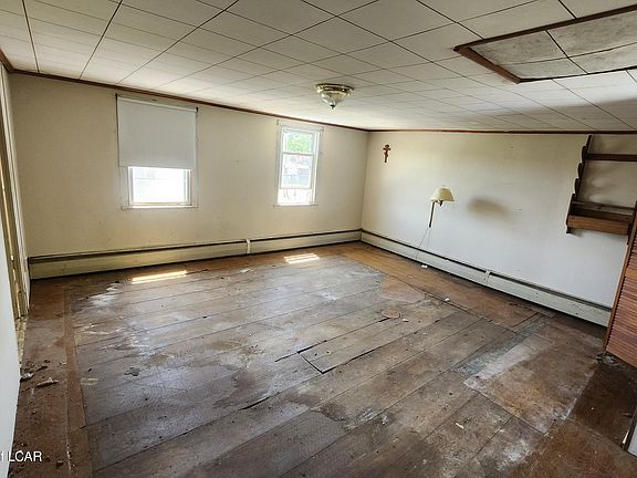 3rd image of 301 Town Hill Rd