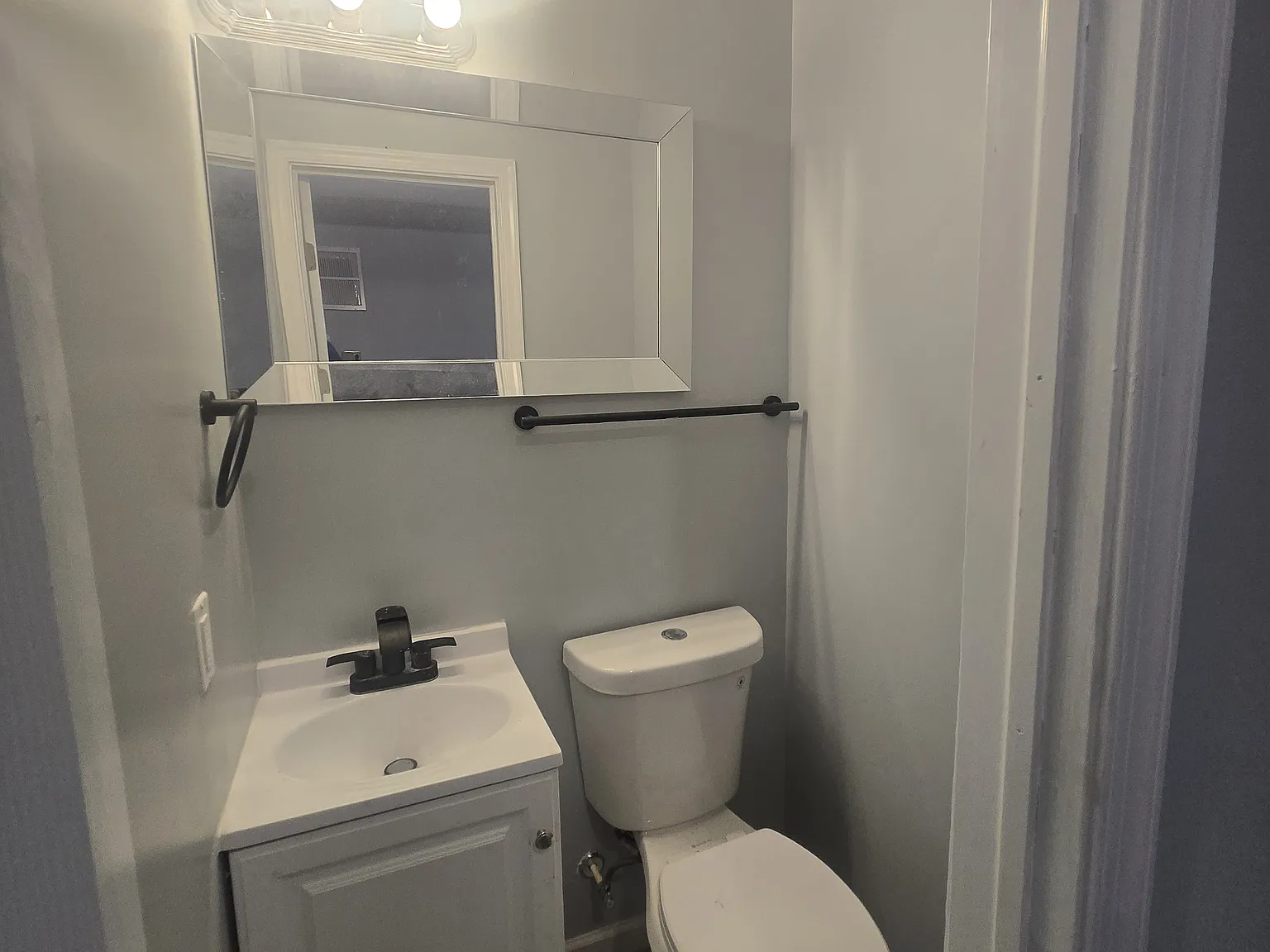2 bed, 2.5 bath, 1120 sqft, $2,000 — Photo 2
