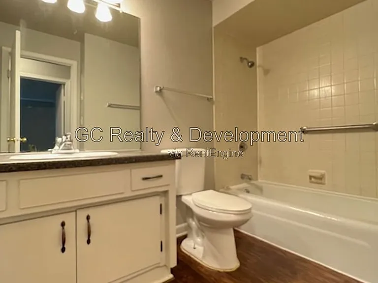 20 Simpson St #E — Photo 9