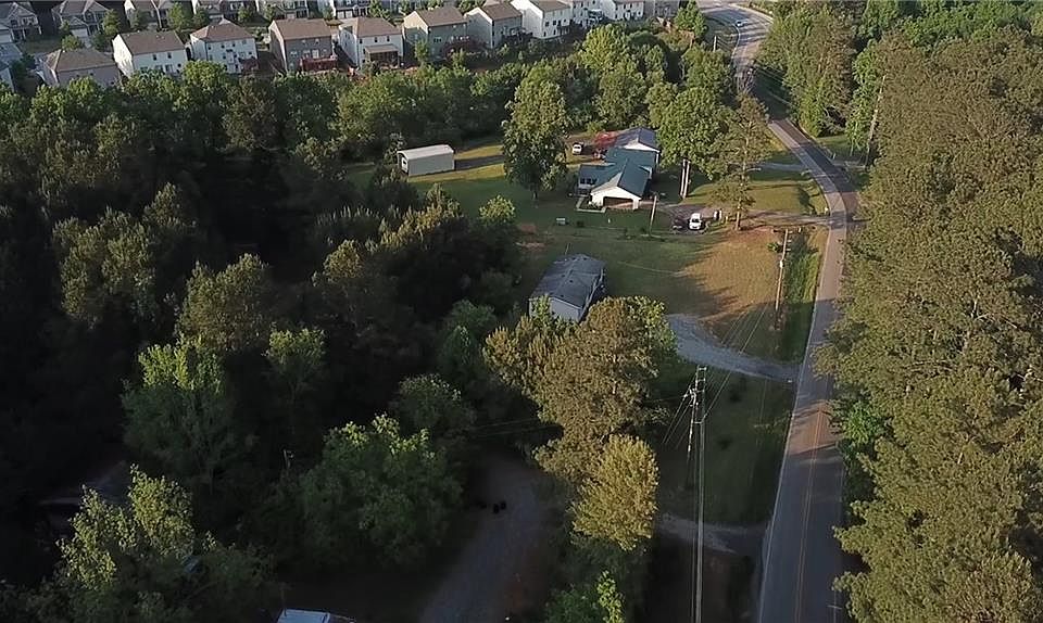 2nd image of 300 Fowler Rd