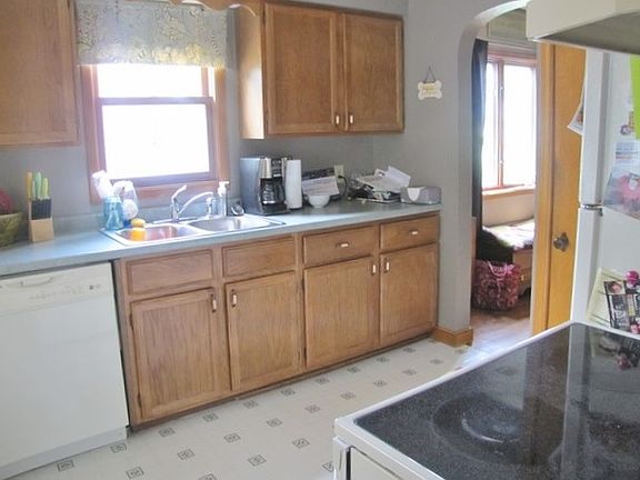 5th image of 1712 Stoughton Ave