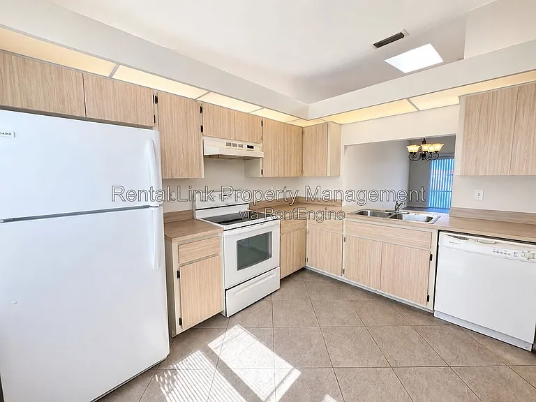 320 SW 3rd Pl #3 — Photo 6