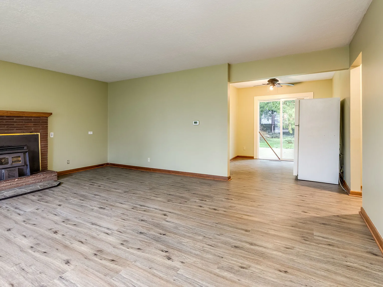 5 bed, 2028 sqft, $4,850 — Photo 3