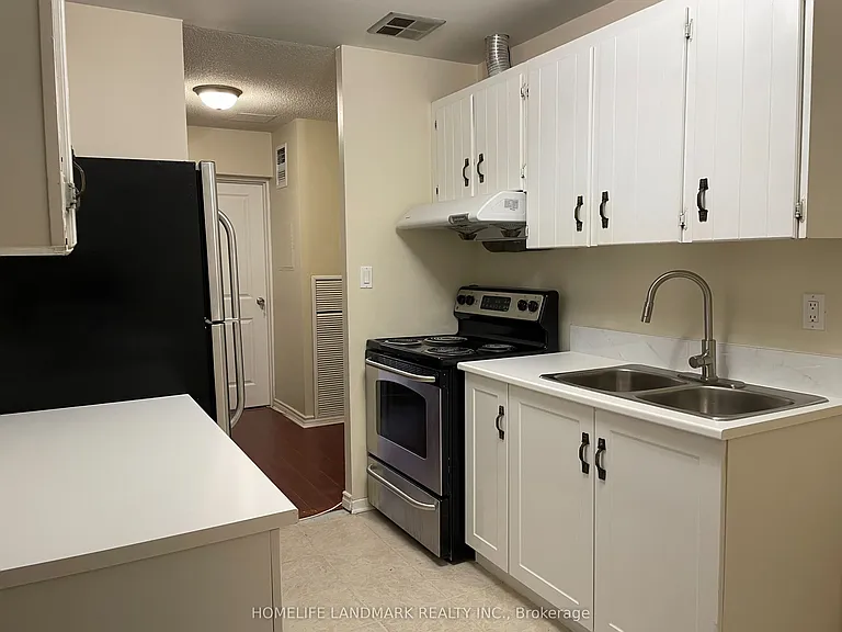 3025 The Credit Woodlands — Photo 3